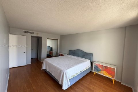 Condo in Miami Beach, Florida, 2 bedrooms № 2030955 - photo 13