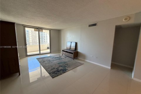Condo in Miami Beach, Florida, 2 bedrooms № 2030955 - photo 17