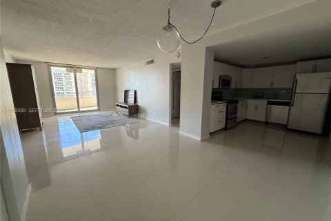 Condo in Miami Beach, Florida, 2 bedrooms № 2030955 - photo 2