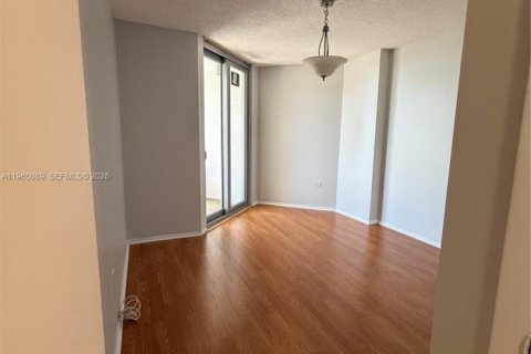 Condo in Miami Beach, Florida, 2 bedrooms № 2030955 - photo 8