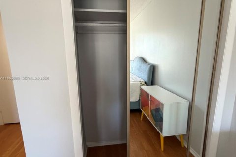 Condo in Miami Beach, Florida, 2 bedrooms № 2030955 - photo 14