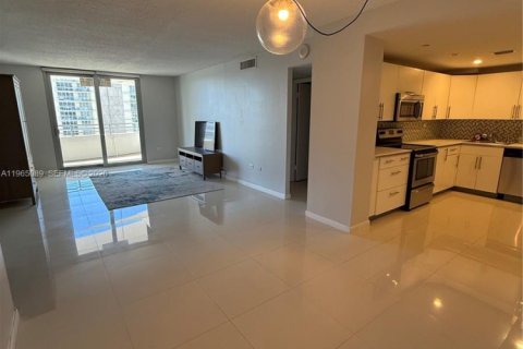 Condo in Miami Beach, Florida, 2 bedrooms № 2030955 - photo 4