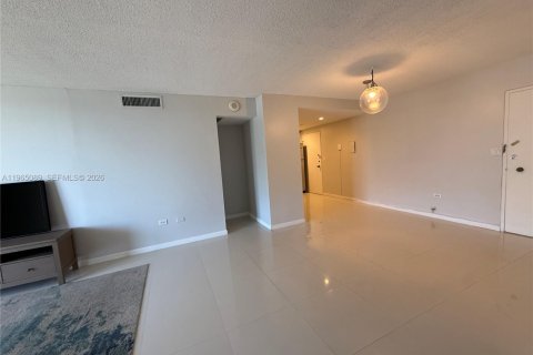 Condo in Miami Beach, Florida, 2 bedrooms № 2030955 - photo 16