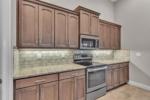 House in Lakeland, Florida 2 bedrooms, 178.84 sq.m. № 1876550 - photo 9