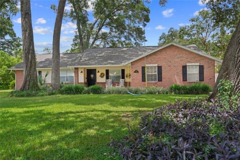 House in Ocala, Florida 3 bedrooms, 186.45 sq.m. № 1882774 - photo 1