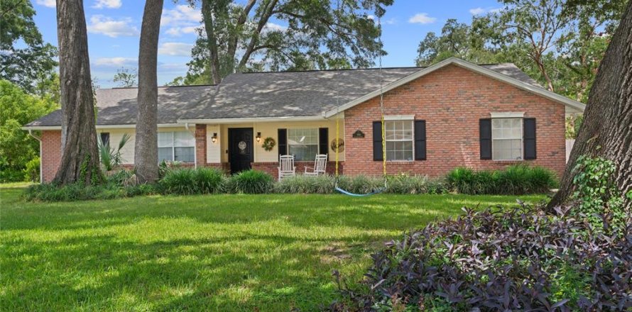 House in Ocala, Florida 3 bedrooms, 186.45 sq.m. № 1882774