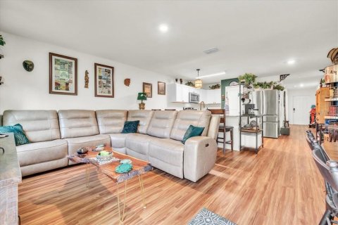House in Punta Gorda, Florida 3 bedrooms, 132.85 sq.m. № 2287609 - photo 3