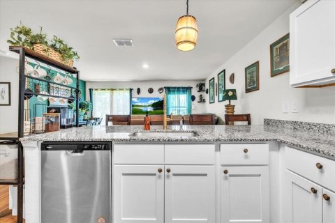 House in Punta Gorda, Florida 3 bedrooms, 132.85 sq.m. № 2287609 - photo 11