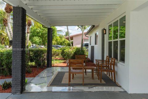 Villa ou maison à vendre à Deerfield Beach, Floride: 3 chambres, 142.23 m2 № 2023301 - photo 3