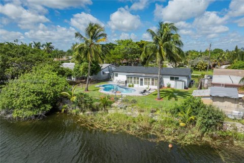 Villa ou maison à vendre à Deerfield Beach, Floride: 3 chambres, 142.23 m2 № 2023301 - photo 17