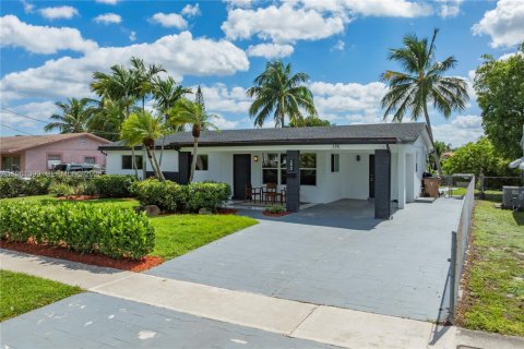 Villa ou maison à vendre à Deerfield Beach, Floride: 3 chambres, 142.23 m2 № 2023301 - photo 2