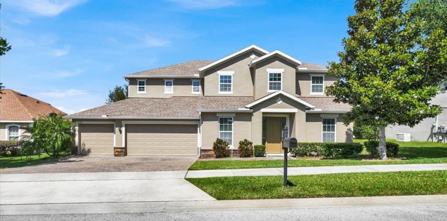 House in Clermont, Florida 4 bedrooms, 331.94 sq.m. № 1723879
