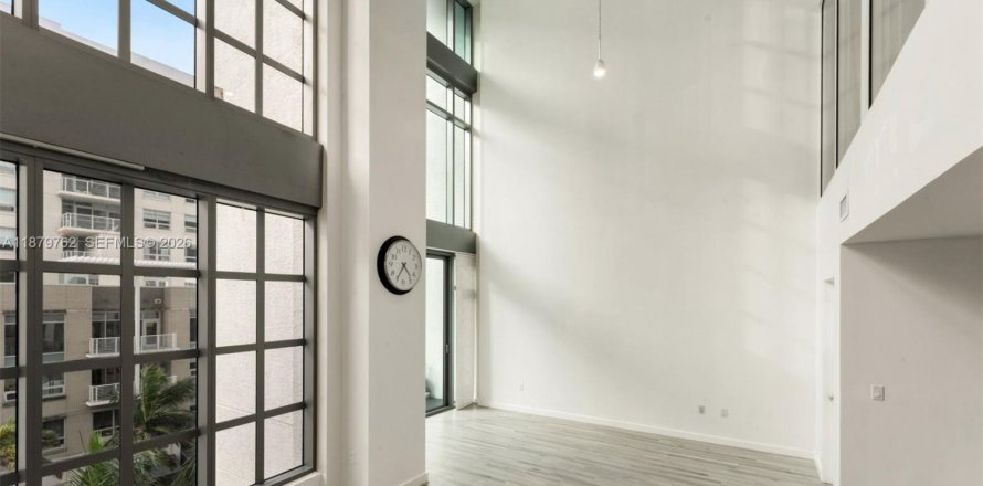 Кондоминиум с 3 спальнями в Майами, Флорида № 2061035