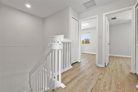 Townhouse in Homestead, Florida 3 bedrooms, 120.96 sq.m. № 2037578 - photo 27