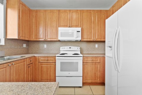 Townhouse in Homestead, Florida 3 bedrooms, 120.96 sq.m. № 2037578 - photo 22