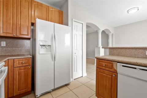 Townhouse in Homestead, Florida 3 bedrooms, 120.96 sq.m. № 2037578 - photo 23