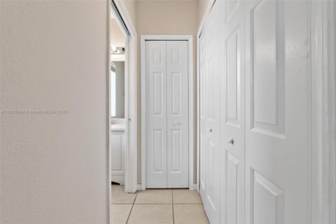 Townhouse in Homestead, Florida 3 bedrooms, 120.96 sq.m. № 2037578 - photo 14