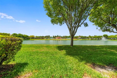 Townhouse in Homestead, Florida 3 bedrooms, 120.96 sq.m. № 2037578 - photo 25