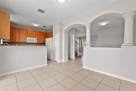Townhouse in Homestead, Florida 3 bedrooms, 120.96 sq.m. № 2037578 - photo 20