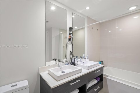 Купить кондоминиум в Майами, Флорида 1 спальня, 79.15м2, № 2045448 - фото 22