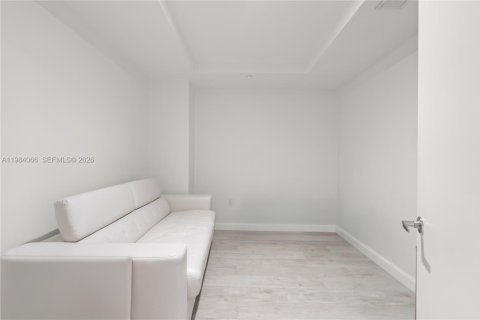 Купить кондоминиум в Майами, Флорида 1 спальня, 79.15м2, № 2045448 - фото 23