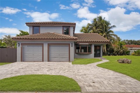 Casa en Miami Lakes, Florida 5 dormitorios, 226.77 m2 № 2380049