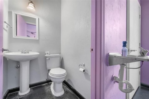 Propiedad comercial en venta en Gainesville, Florida, 239.5 m2 № 1918264 - foto 13