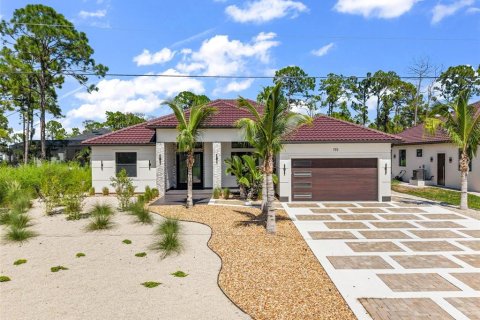House in North Port, Florida 3 bedrooms, 203.46 sq.m. № 2337491 - photo 2