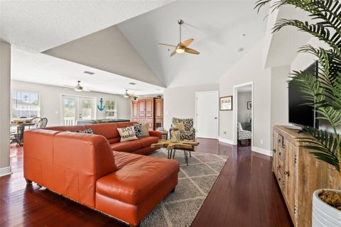 Casa en alquiler en Saint Petersburg, Florida, 3 dormitorios, 302.68 m2 № 1644442 - foto 18