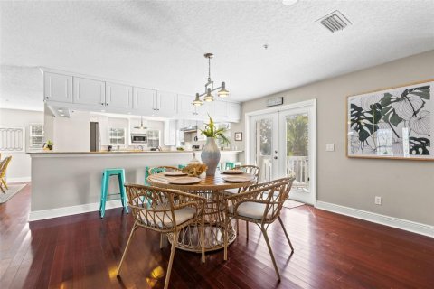 Casa en alquiler en Saint Petersburg, Florida, 3 dormitorios, 302.68 m2 № 1644442 - foto 14