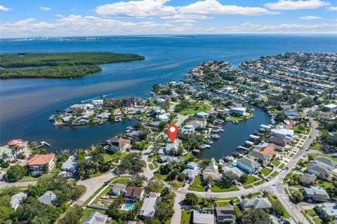 Casa en alquiler en Saint Petersburg, Florida, 3 dormitorios, 302.68 m2 № 1644442 - foto 3