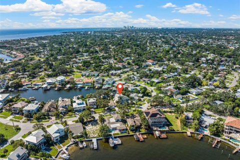 Casa en alquiler en Saint Petersburg, Florida, 3 dormitorios, 302.68 m2 № 1644442 - foto 4