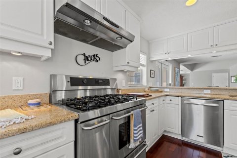 Casa en alquiler en Saint Petersburg, Florida, 3 dormitorios, 302.68 m2 № 1644442 - foto 12