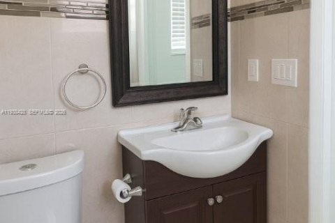Villa ou maison à louer à Miami, Floride: 2 chambres, 60.39 m2 № 1996034 - photo 11