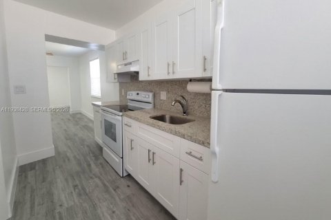 Villa ou maison à louer à Miami, Floride: 2 chambres, 60.39 m2 № 1996034 - photo 6