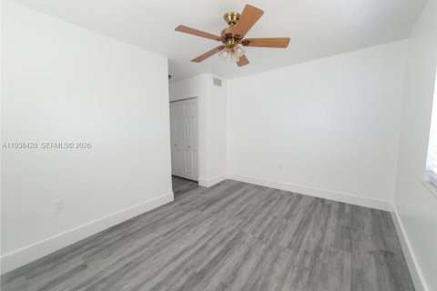 Villa ou maison à louer à Miami, Floride: 2 chambres, 60.39 m2 № 1996034 - photo 13
