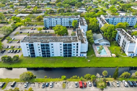 Copropriété à vendre à Plantation, Floride: 1 chambre, 85.93 m2 № 2335577 - photo 21