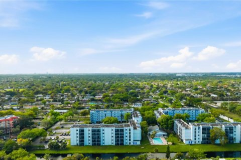Copropriété à vendre à Plantation, Floride: 1 chambre, 85.93 m2 № 2335577 - photo 22