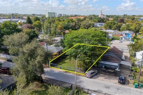 Propiedad comercial en venta en Miami, Florida № 2153332 - foto 5