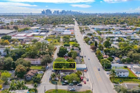 Propiedad comercial en venta en Miami, Florida № 2153332 - foto 4