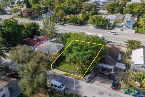 Propiedad comercial en venta en Miami, Florida № 2153332 - foto 7