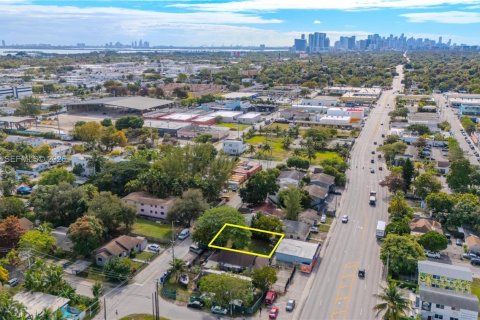 Propiedad comercial en venta en Miami, Florida № 2153332 - foto 1