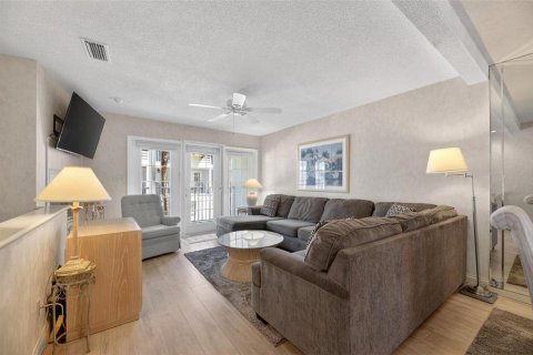 Touwnhouse à vendre à Redington Shores, Floride: 2 chambres, 114.92 m2 № 2147534 - photo 11