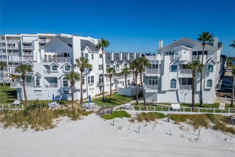 Touwnhouse à vendre à Redington Shores, Floride: 2 chambres, 114.92 m2 № 2147534 - photo 2