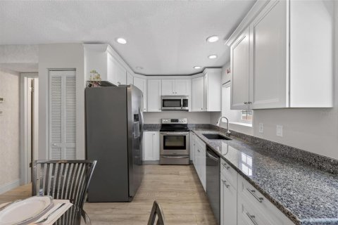 Touwnhouse à vendre à Redington Shores, Floride: 2 chambres, 114.92 m2 № 2147534 - photo 25