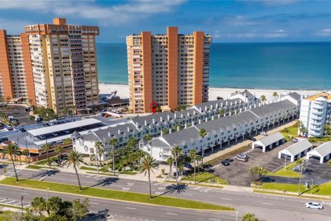 Touwnhouse à Redington Shores, Floride 2 chambres, 114.92 m2 № 2147534