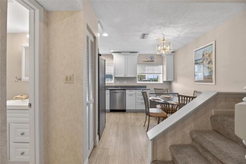 Touwnhouse à vendre à Redington Shores, Floride: 2 chambres, 114.92 m2 № 2147534 - photo 15