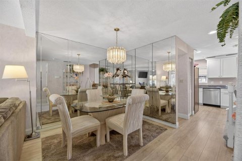 Touwnhouse à vendre à Redington Shores, Floride: 2 chambres, 114.92 m2 № 2147534 - photo 12
