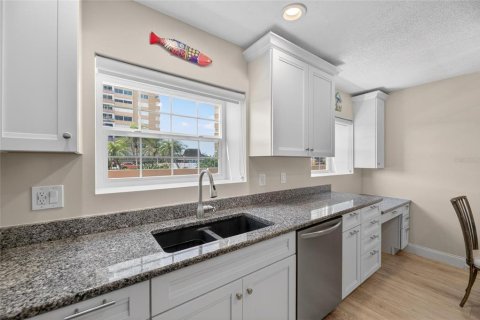 Touwnhouse à vendre à Redington Shores, Floride: 2 chambres, 114.92 m2 № 2147534 - photo 26