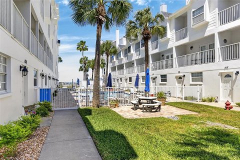 Touwnhouse à vendre à Redington Shores, Floride: 2 chambres, 114.92 m2 № 2147534 - photo 30